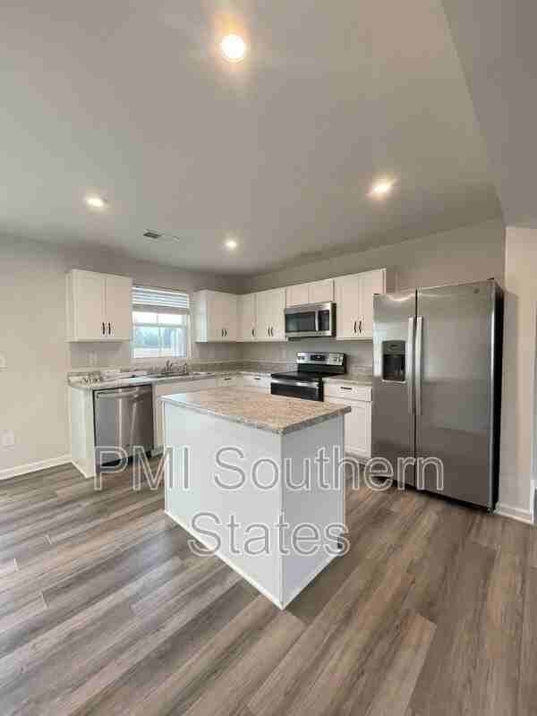 231 Lehman Way - Photo 5 of 12