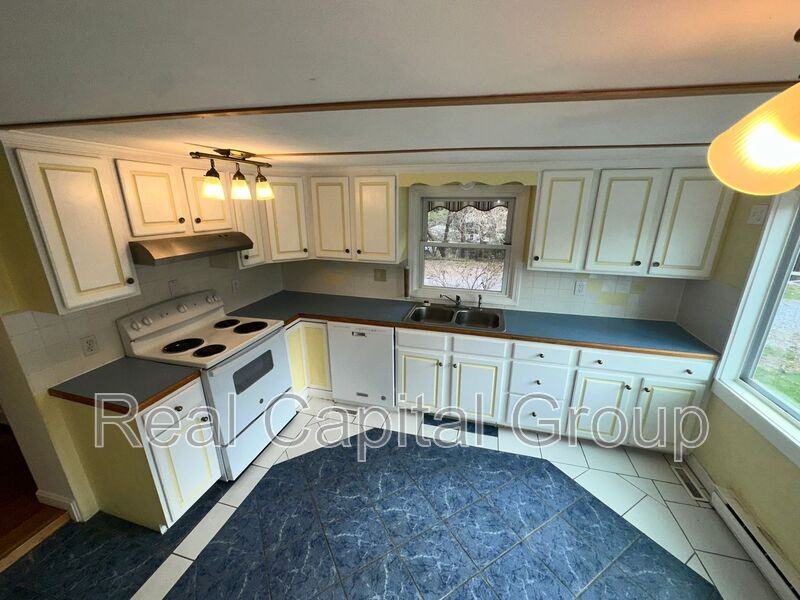 148 Edie Rd - Photo 2 of 11