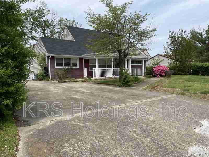 1828 Hartford Dr - Photo 2 of 3