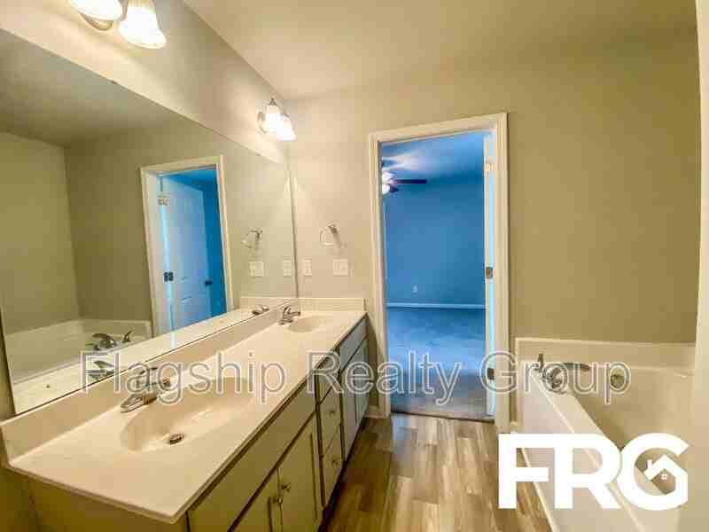 150 Hillside Dr - Photo 3 of 33