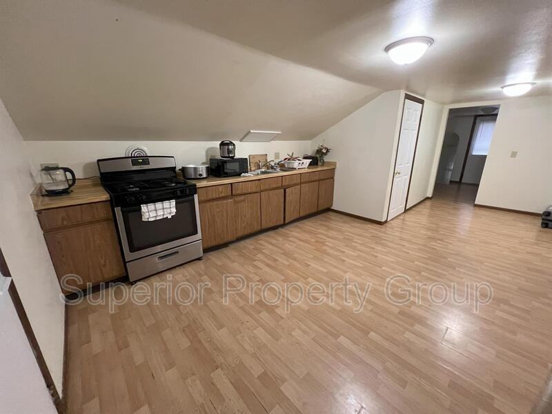 1612 Loftsgordon Ave - Photo 2 of 12