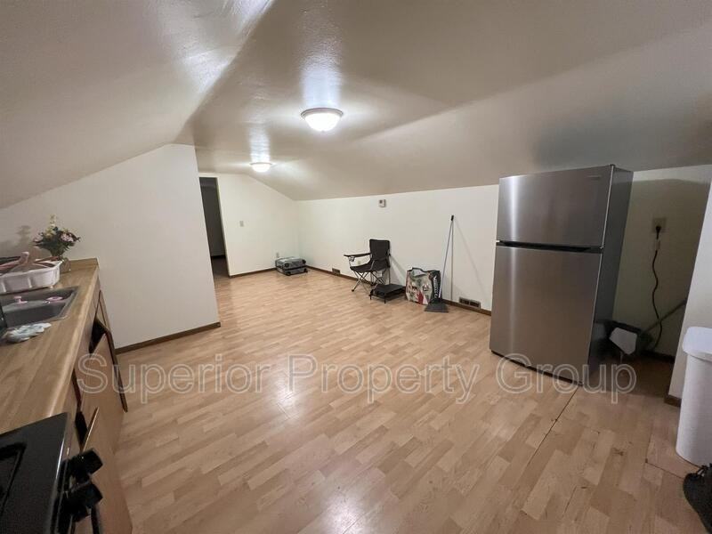 1612 Loftsgordon Ave - Photo 3 of 12