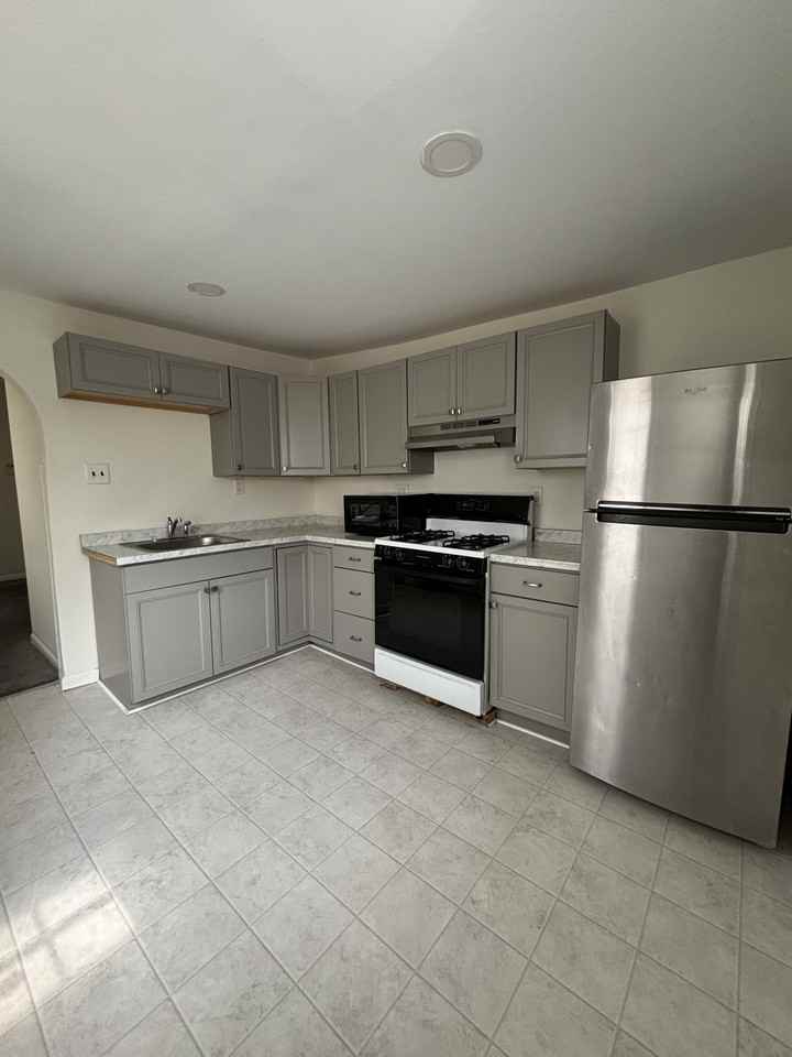 434 S Van Buren St - Photo 2 of 8