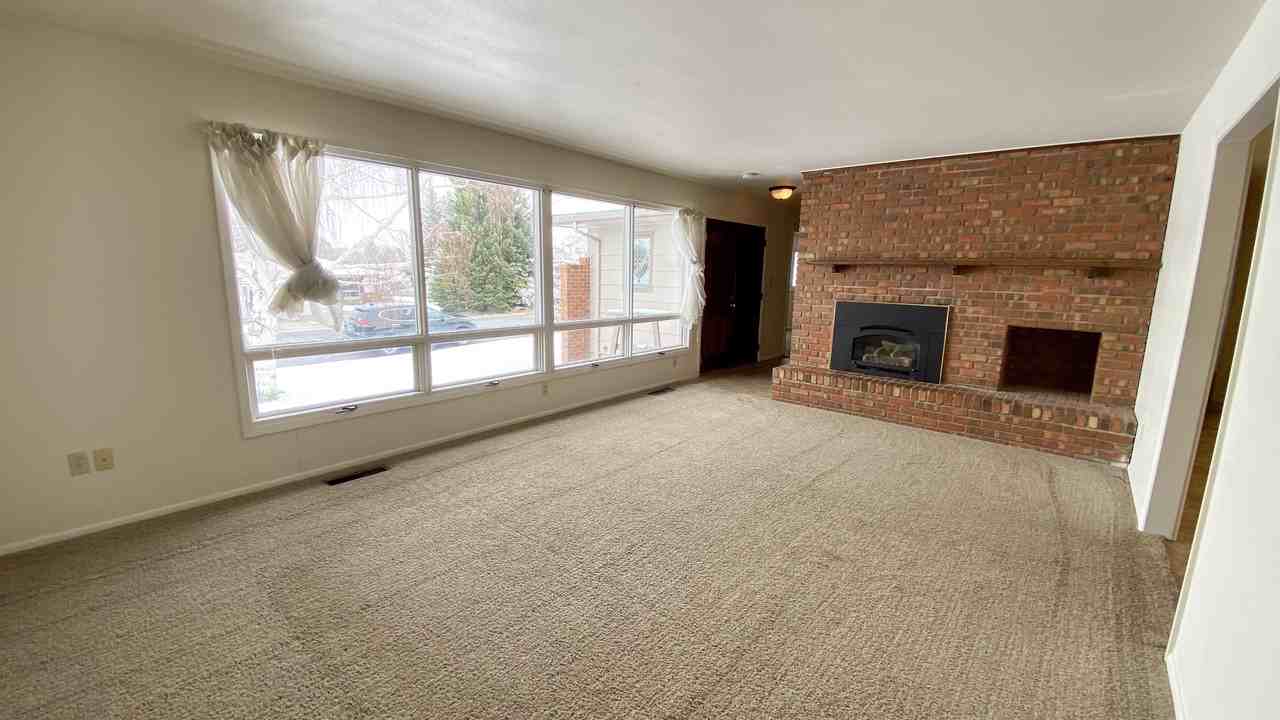 1238 Birch Ln - Photo 2 of 13