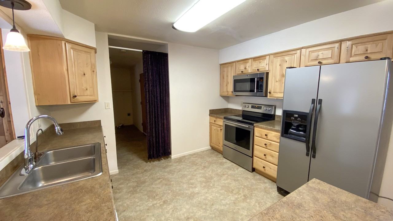 1238 Birch Ln - Photo 3 of 13