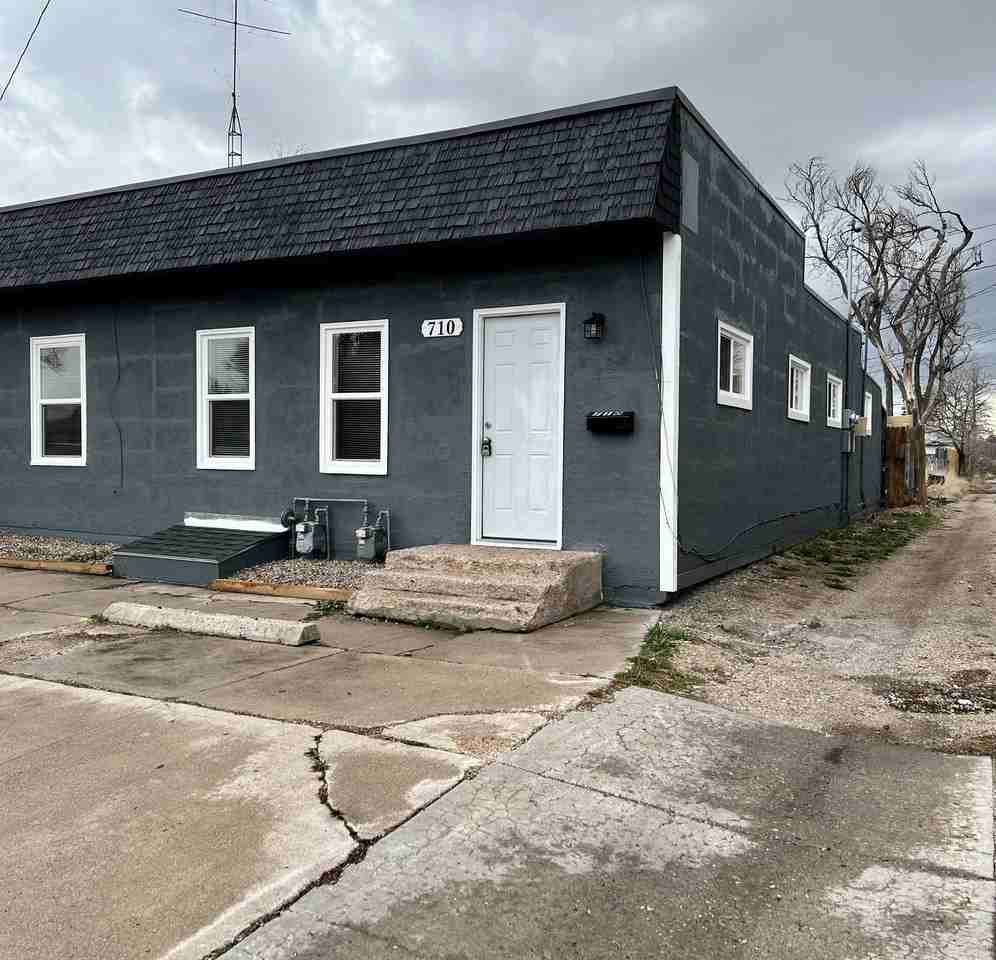 710 Russell Ave - Photo 2 of 13