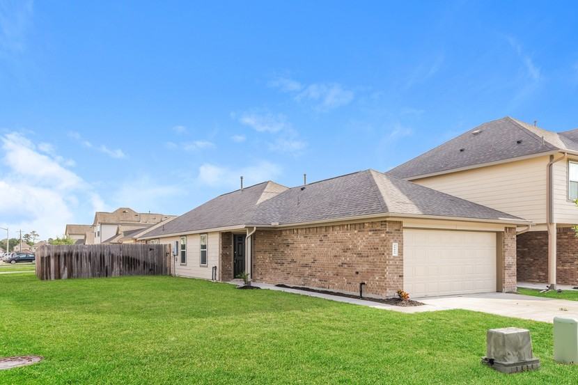 22433 Clear Castle Dr - Photo 2 of 16