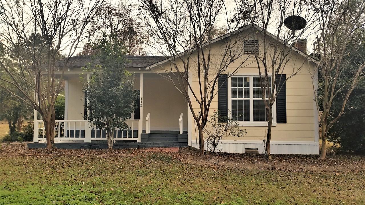 258 Corinth Rd - Photo 2 of 18