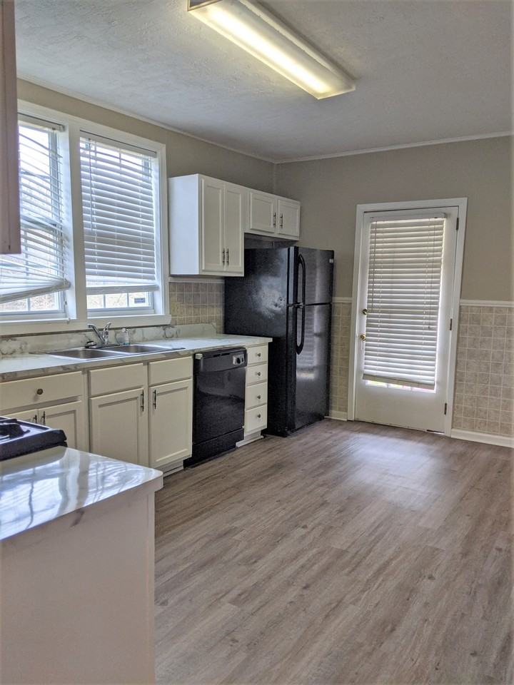 258 Corinth Rd - Photo 5 of 18