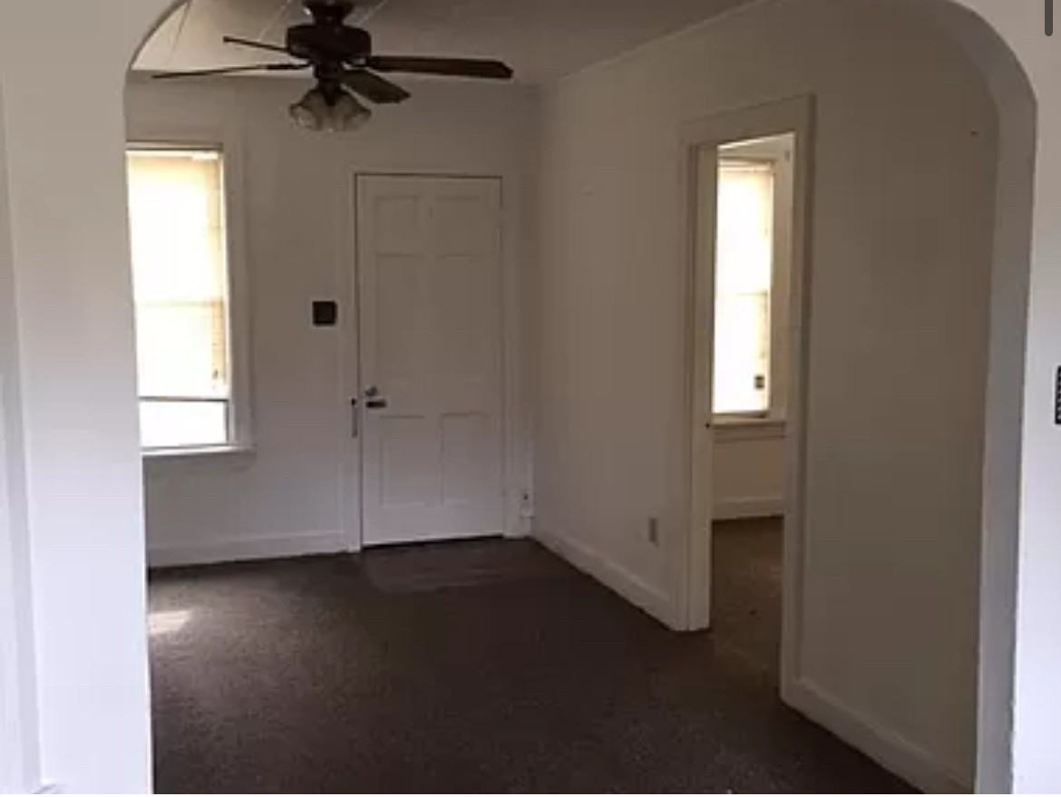 405 E Meredith St - Photo 2 of 5