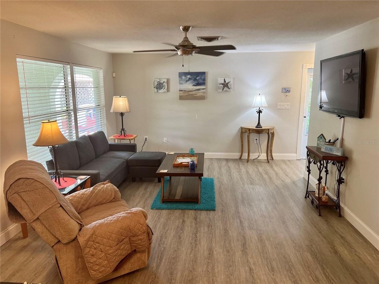 1404 N Saturn Ave - Photo 3 of 30