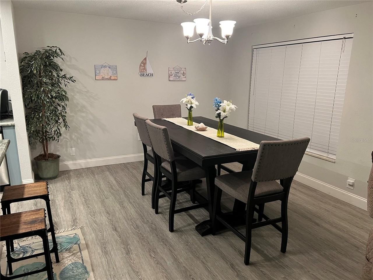 1404 N Saturn Ave - Photo 4 of 30