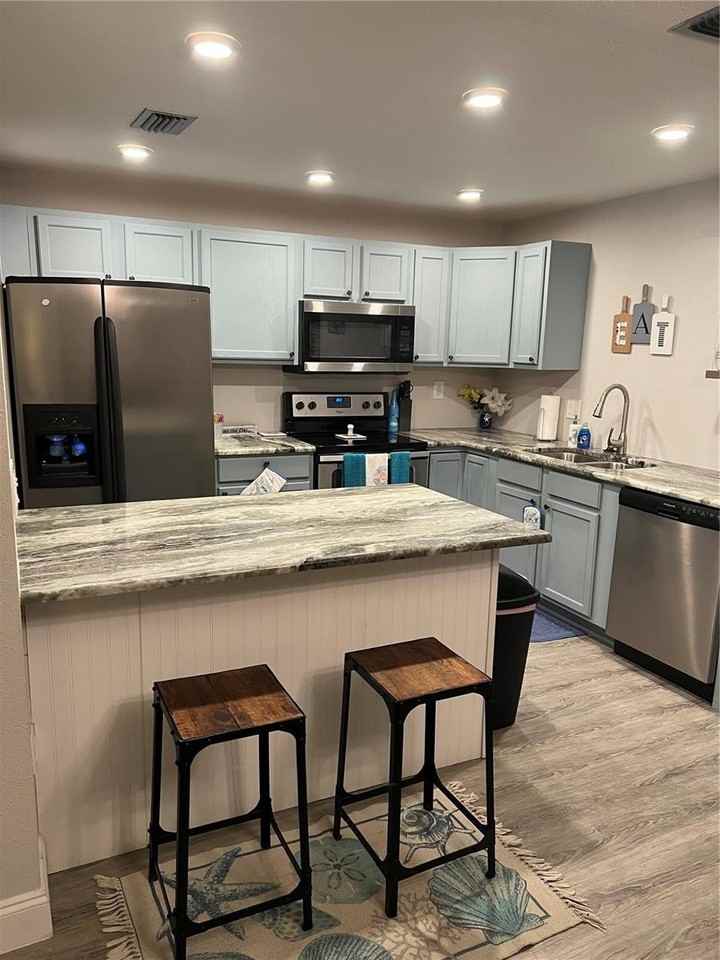 1404 N Saturn Ave - Photo 5 of 30