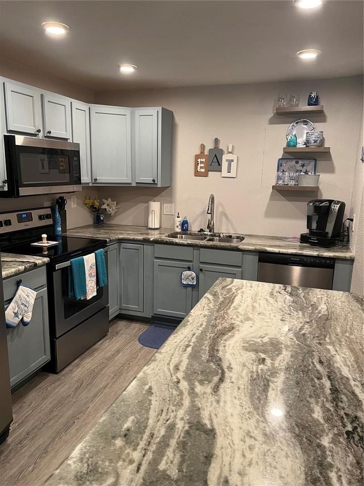 1404 N Saturn Ave - Photo 6 of 30