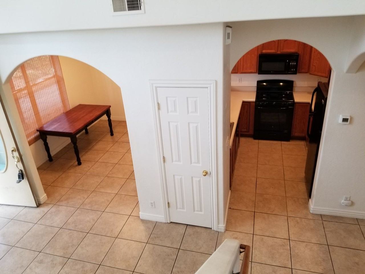 1526 E Gavin Ln - Photo 6 of 43