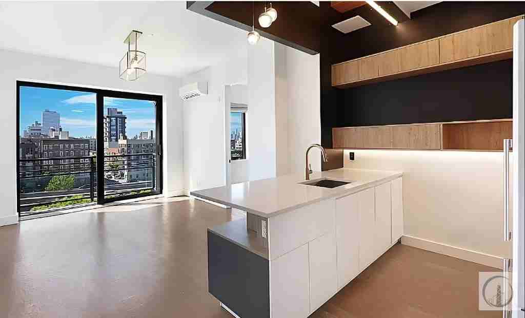 125 Borinquen Pl #410