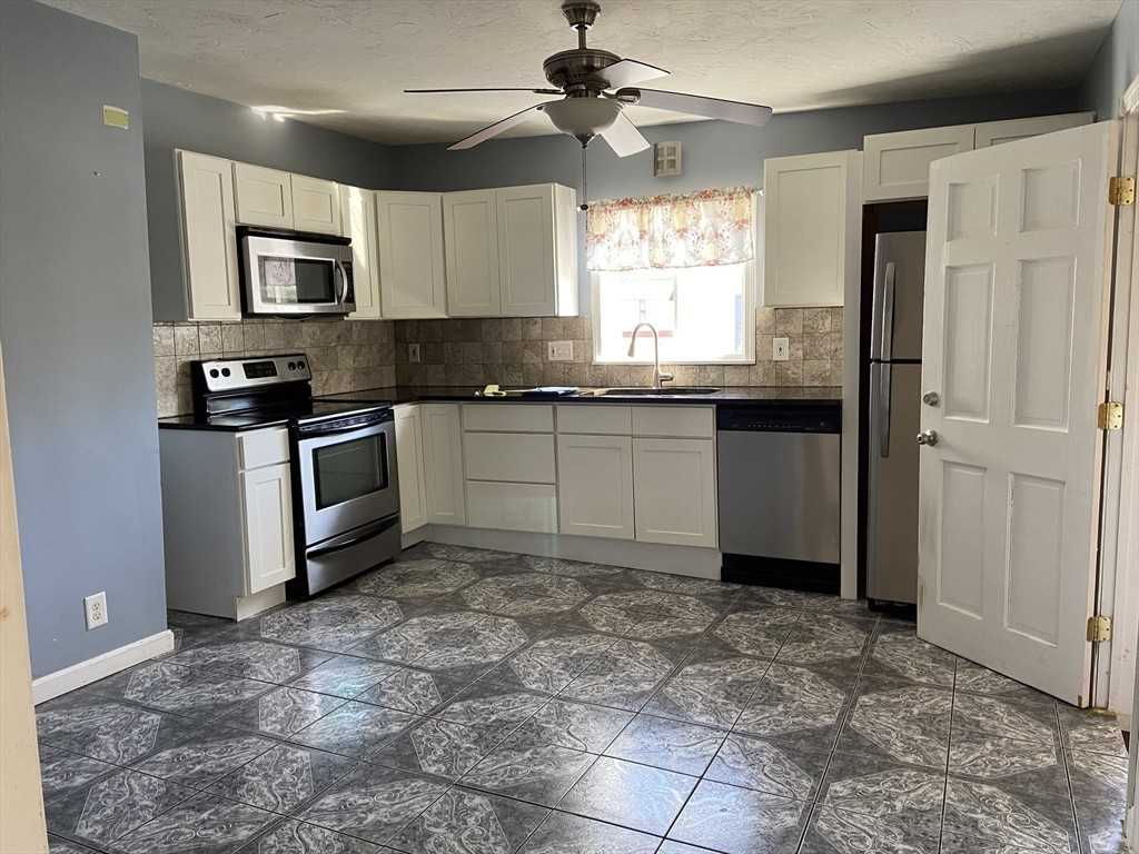 93 Fisher St 1, North Attleboro, MA 02760 3 Bedroom Apartment for