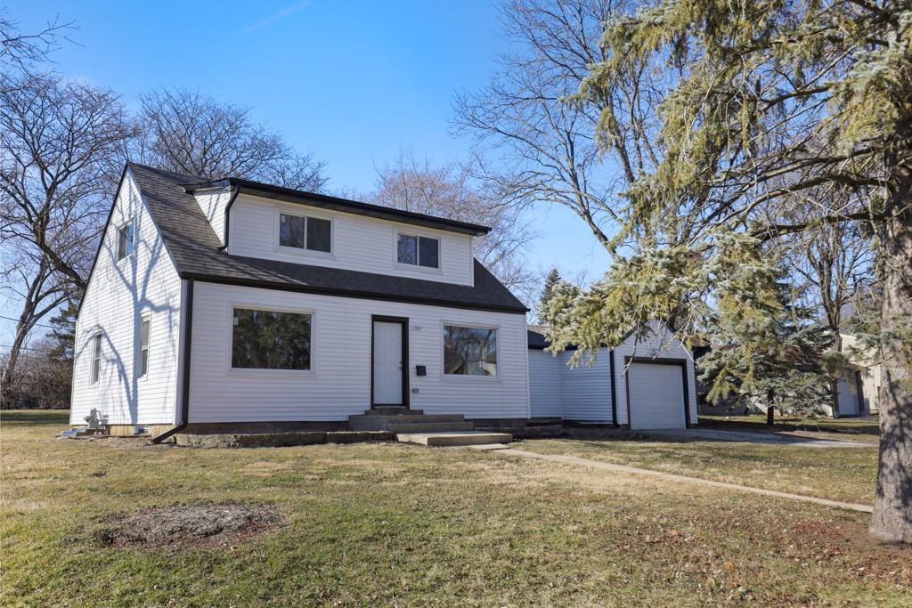 1S480 Monterey Ave, Oakbrook Terrace, IL 60181 4 Bedroom Apartment