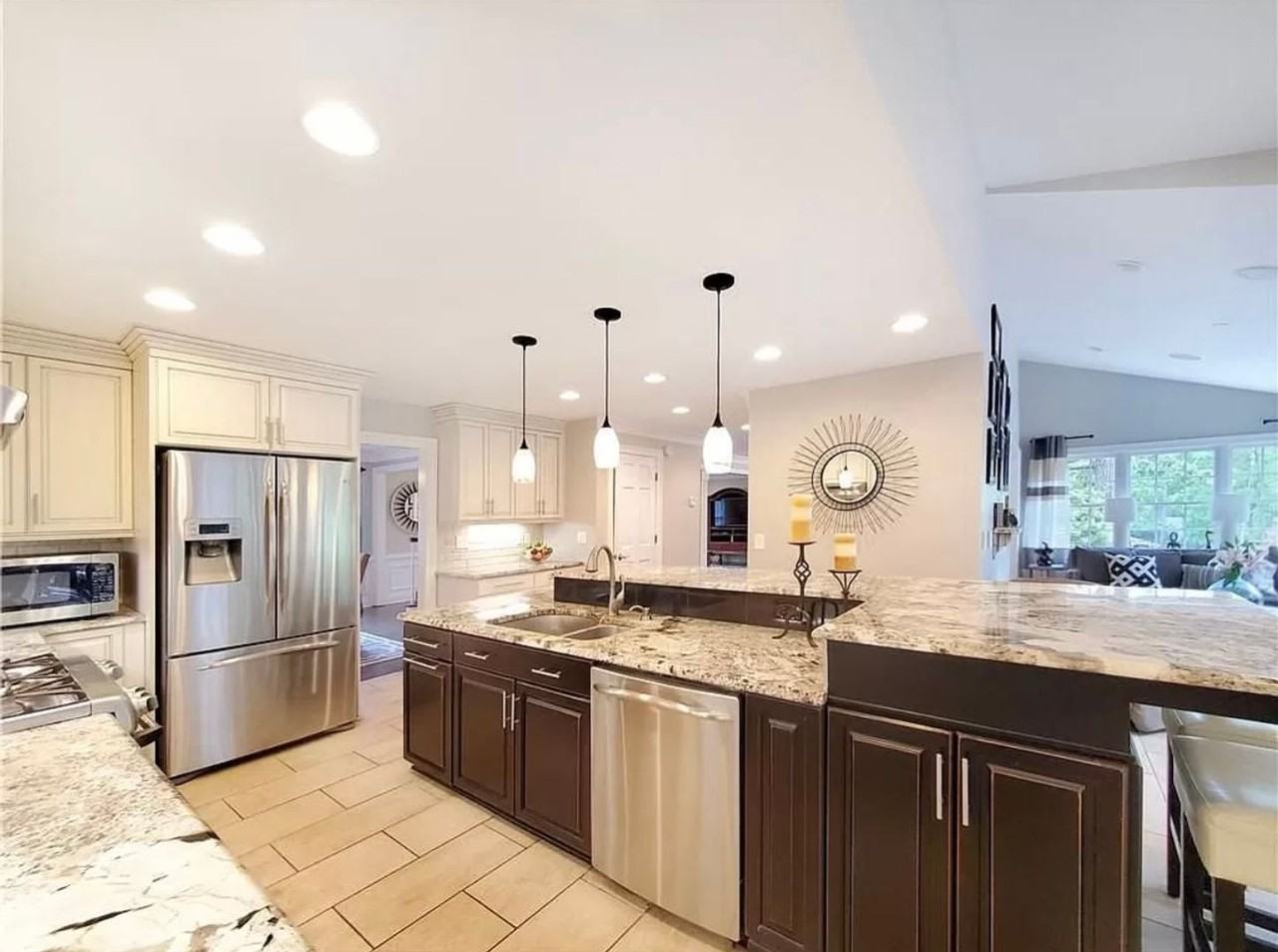 2237 Chimney Springs Dr - Photo 2 of 19