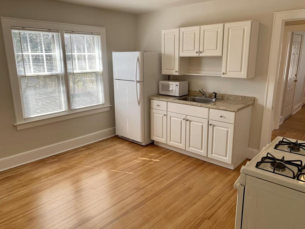 275 Roselle St - Photo 2 of 10