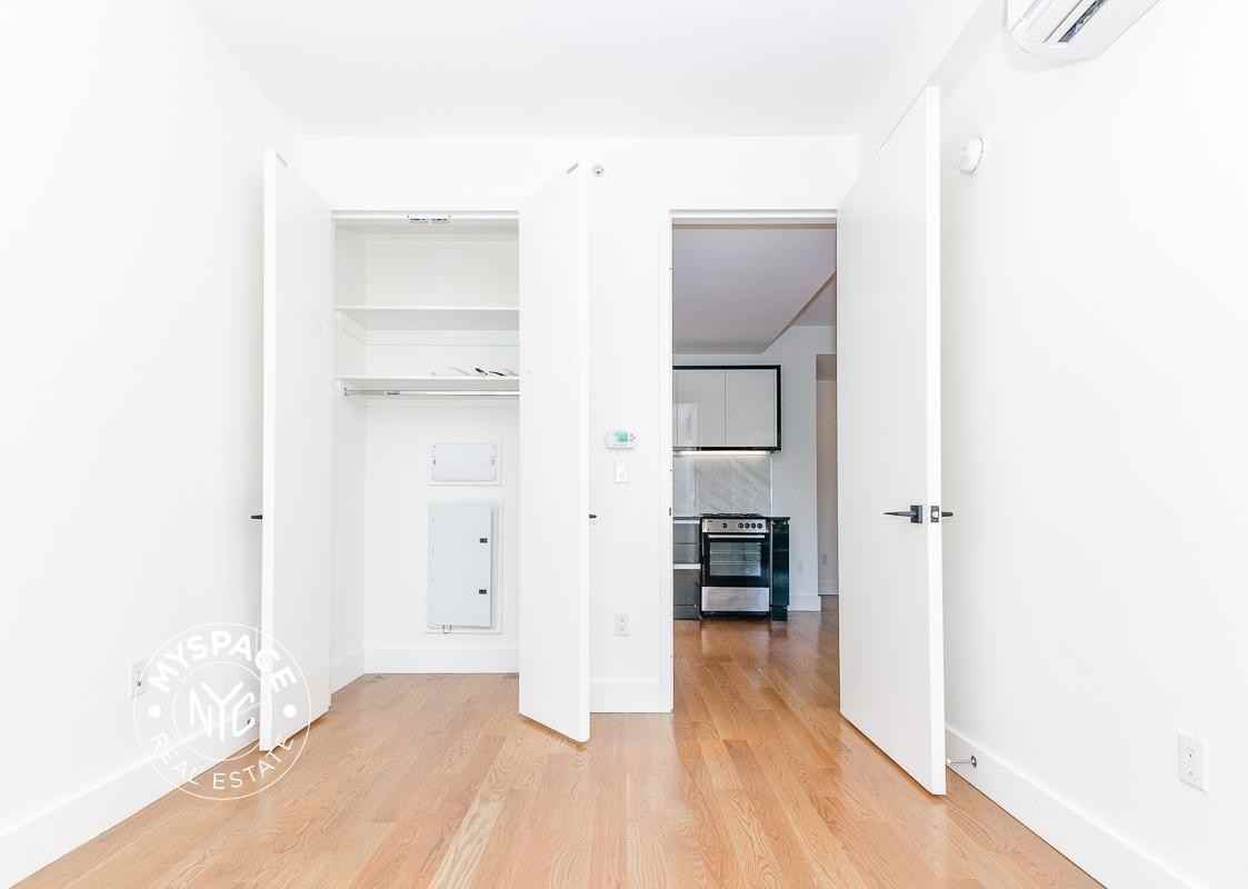 581 Ocean Pkwy #5G - Photo 5 of 16