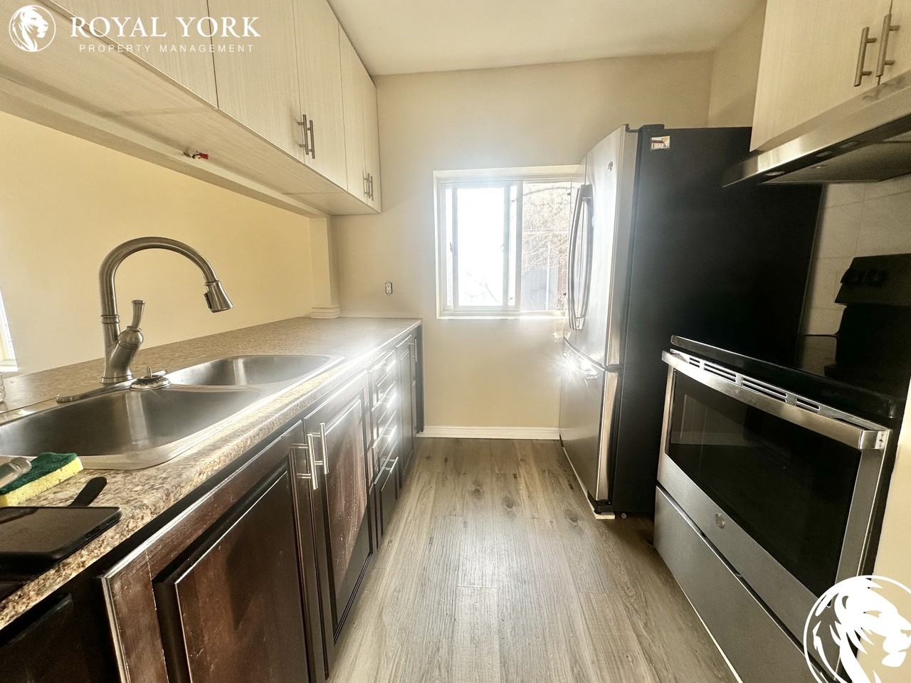 1-361 Andrew Street, Newmarket, Ontario L3Y 1H5 - Photo 3 of 27