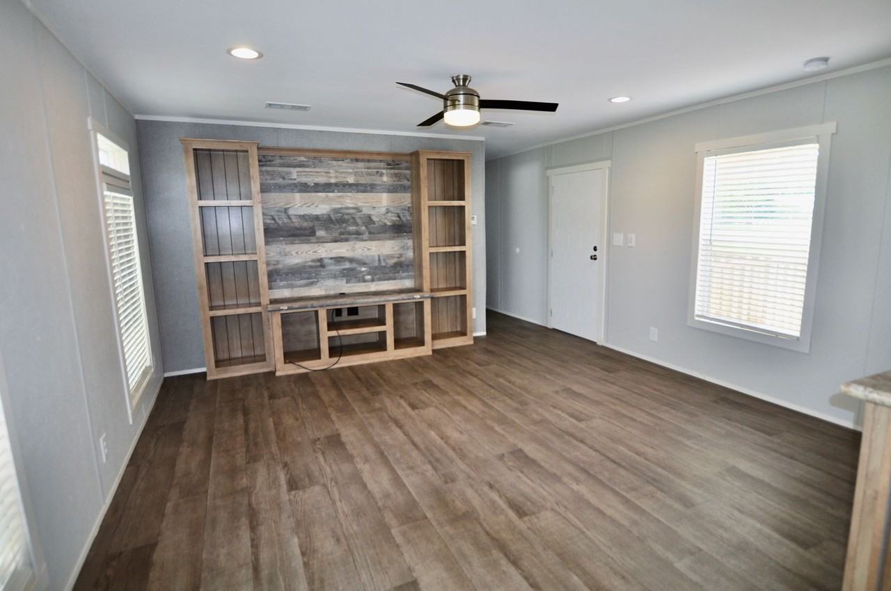 333 Sunset Trl - Photo 3 of 18