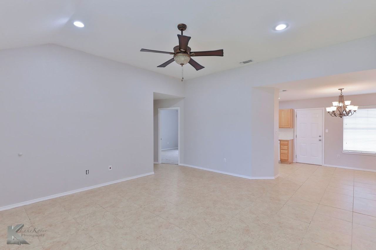 7825 Thompson Pkwy - Photo 4 of 35
