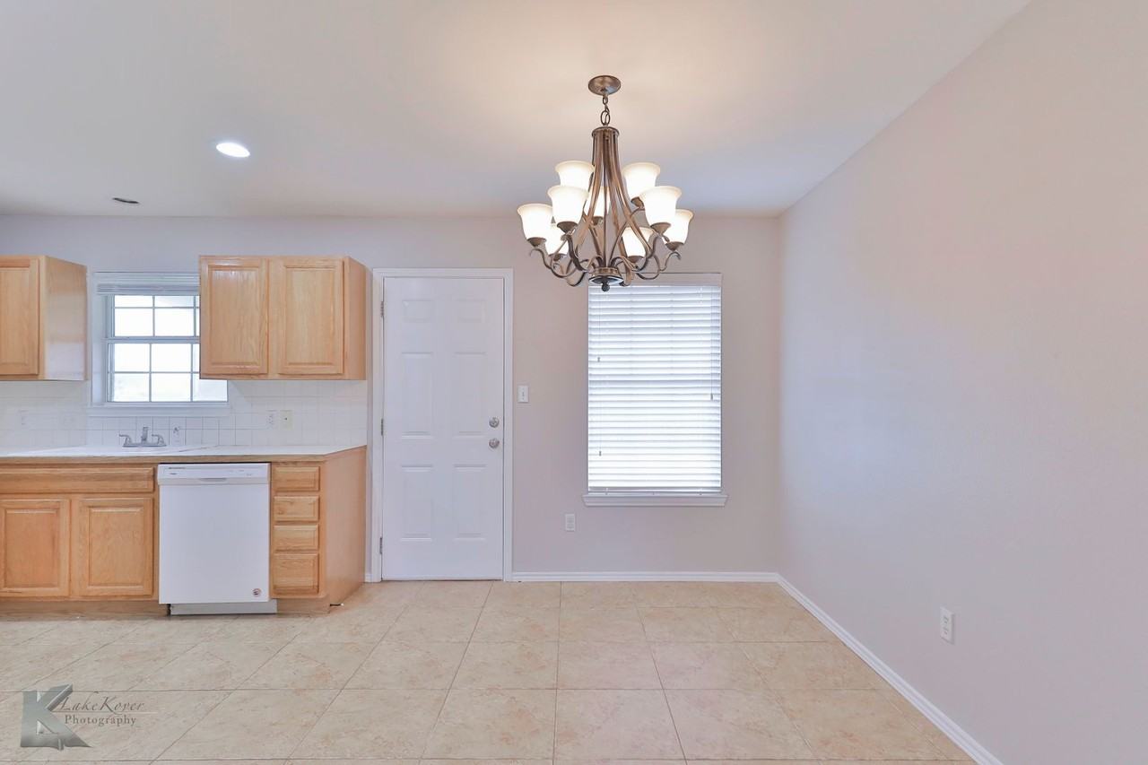 7825 Thompson Pkwy - Photo 7 of 35