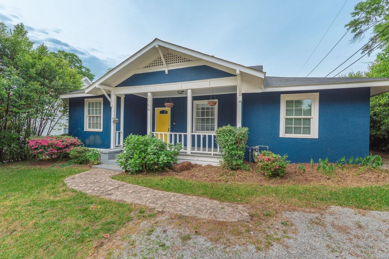 2056 Mcdowell St - Photo 3 of 24