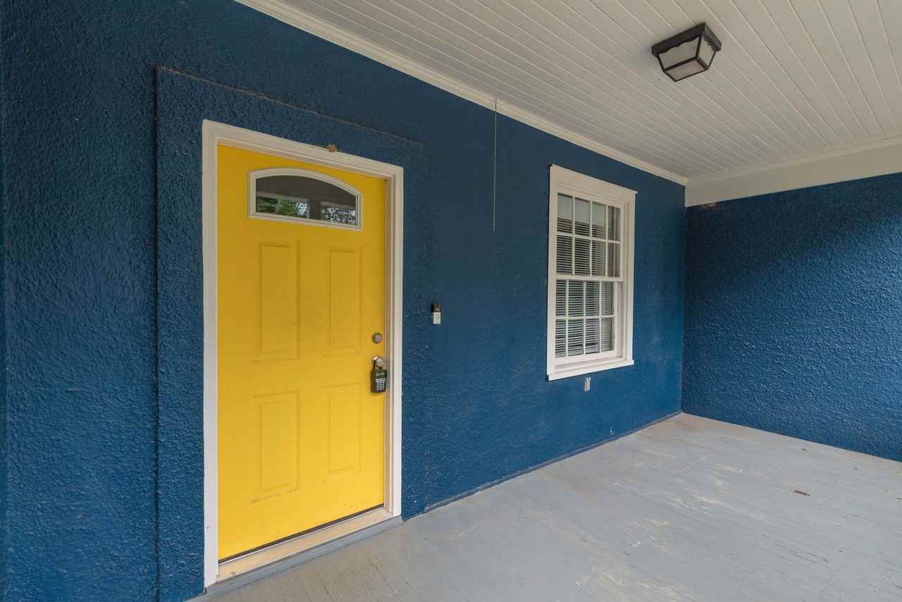 2056 Mcdowell St - Photo 4 of 24