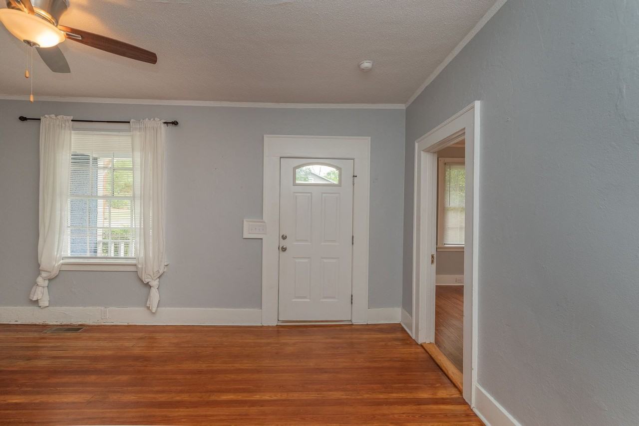 2056 Mcdowell St - Photo 6 of 24