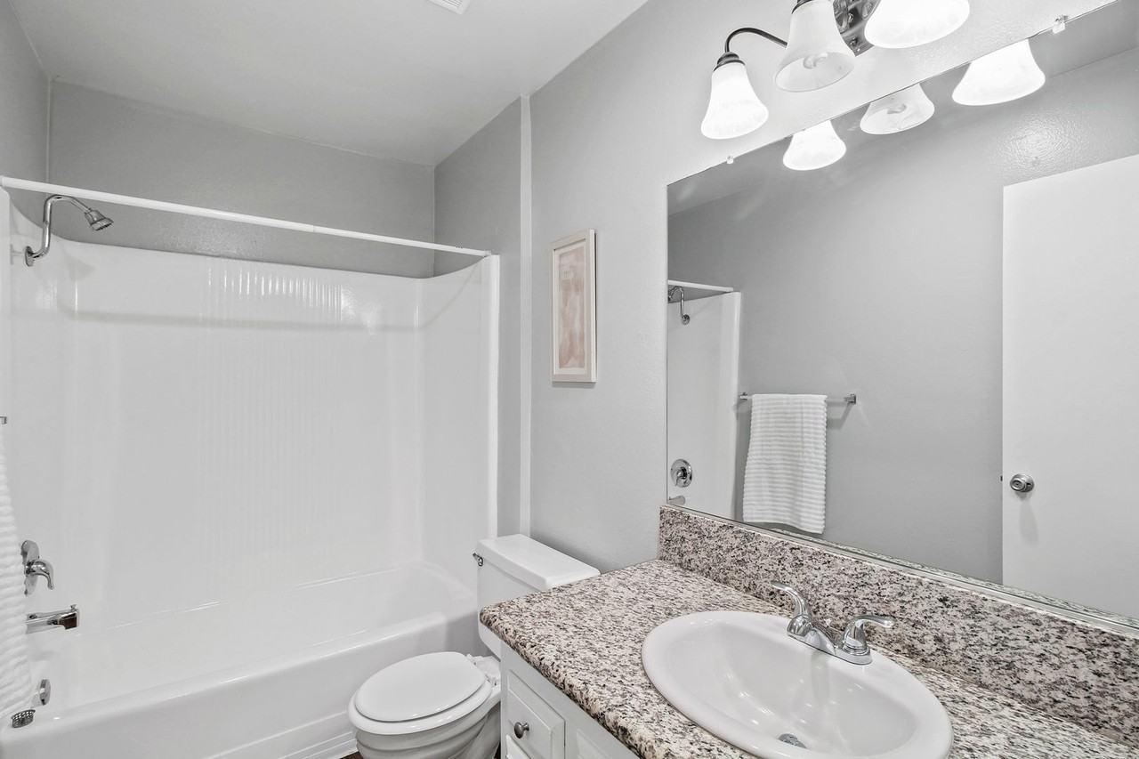 Villa Marseilles Apartments - Photo 5 of 50