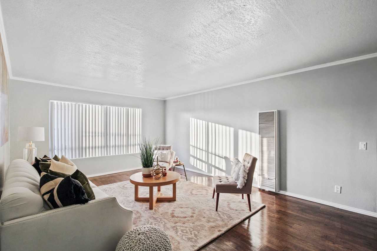 Villa Marseilles Apartments - Photo 6 of 50