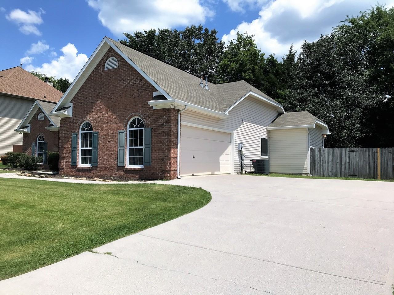 8518 Lawnpark Dr - Photo 2 of 17