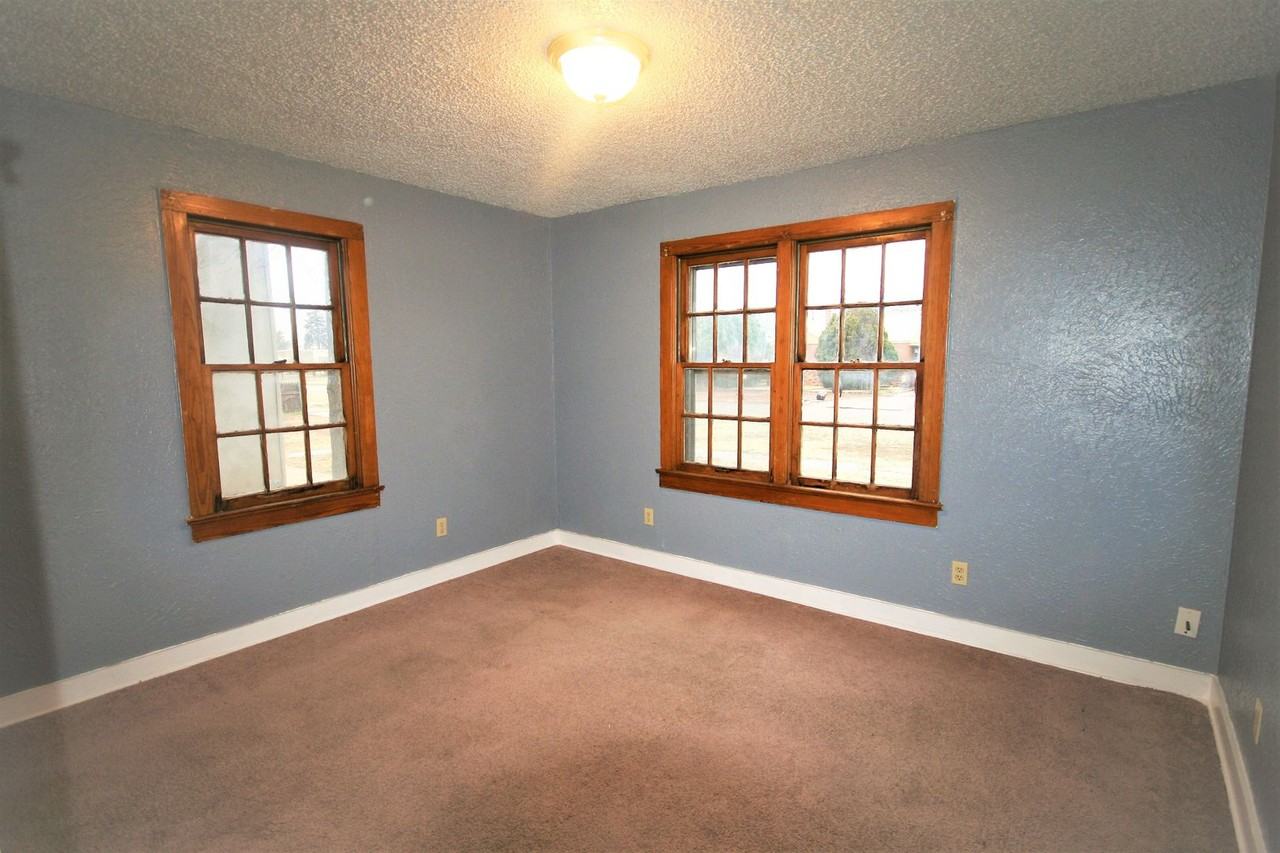 1109 N Davis St - Photo 6 of 10