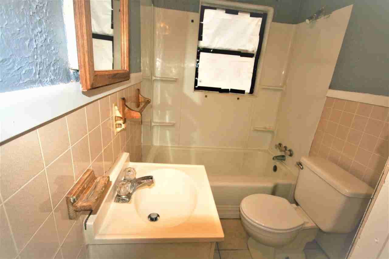 1109 N Davis St - Photo 7 of 10