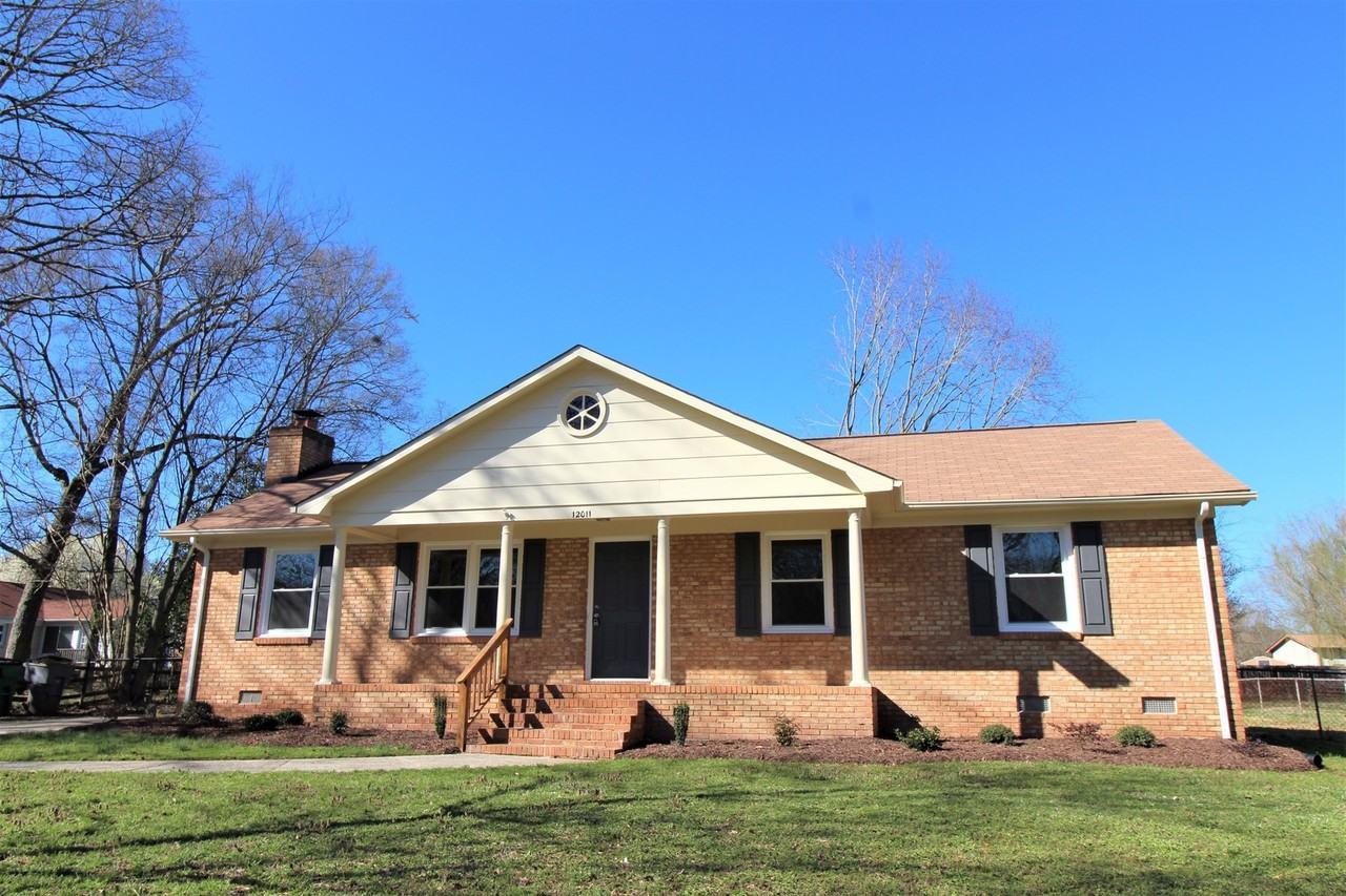12011 Merriweather Dr - Photo 2 of 26