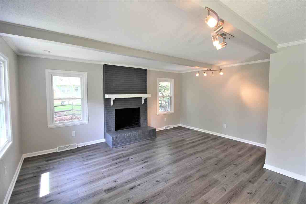 12011 Merriweather Dr - Photo 3 of 26