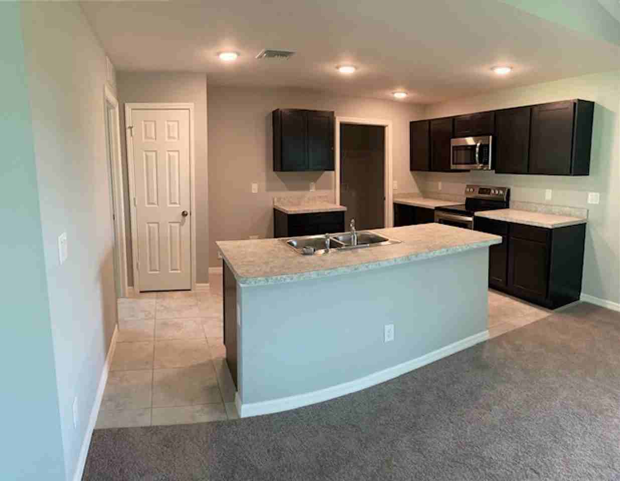 4137 Ne 14th Pl - Photo 2 of 9