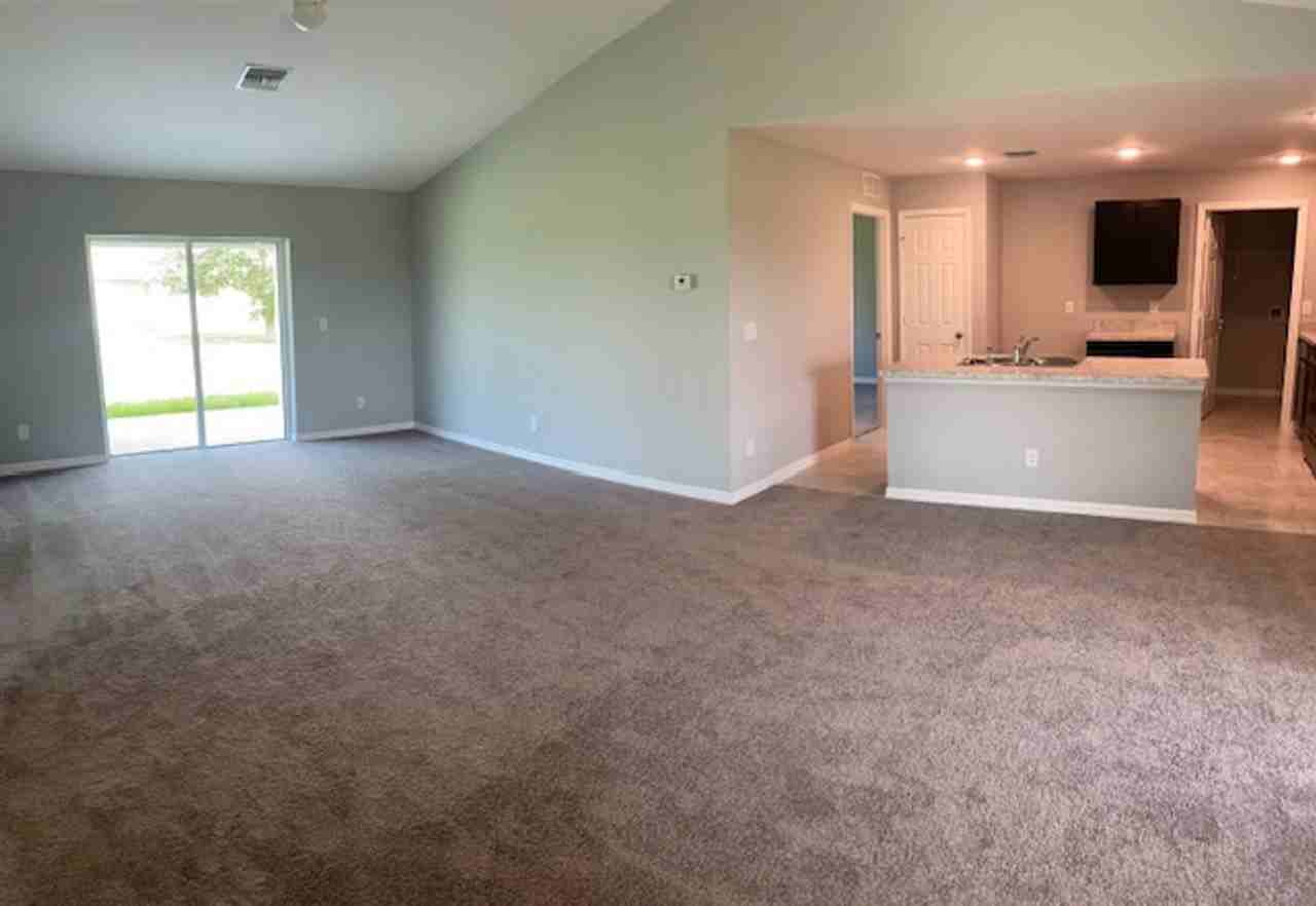 4137 Ne 14th Pl - Photo 4 of 9