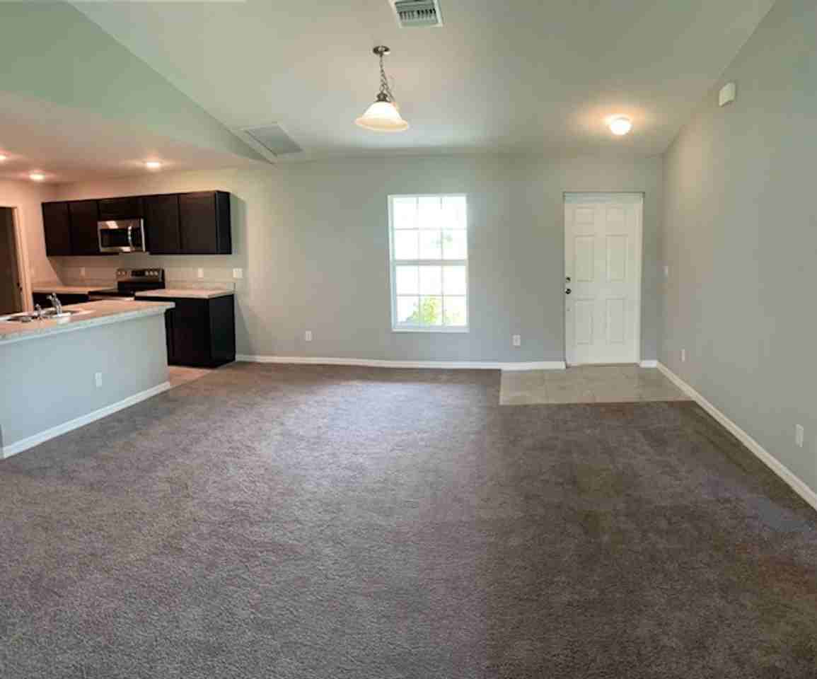 4137 Ne 14th Pl - Photo 5 of 9