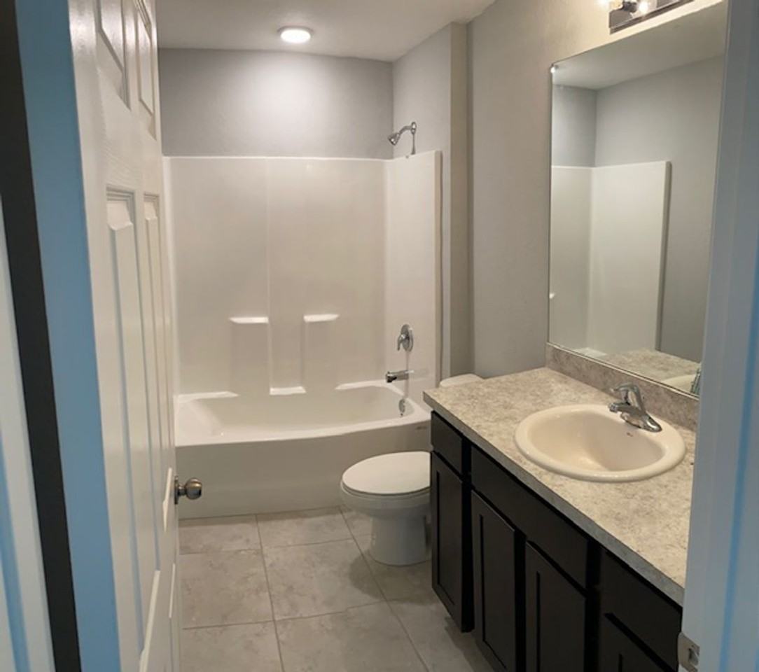 4137 Ne 14th Pl - Photo 6 of 9