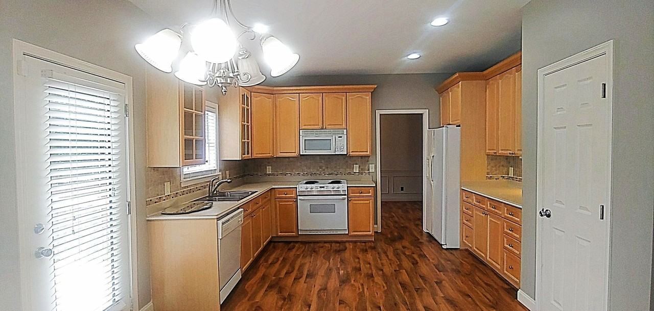 2300 Woodland Cir - Photo 4 of 18