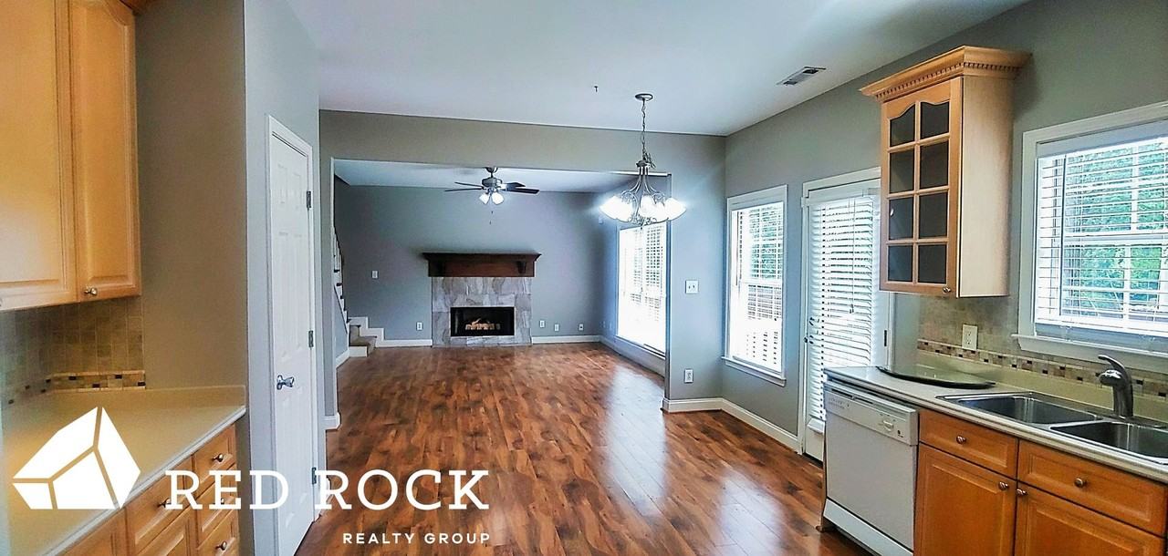 2300 Woodland Cir - Photo 5 of 18