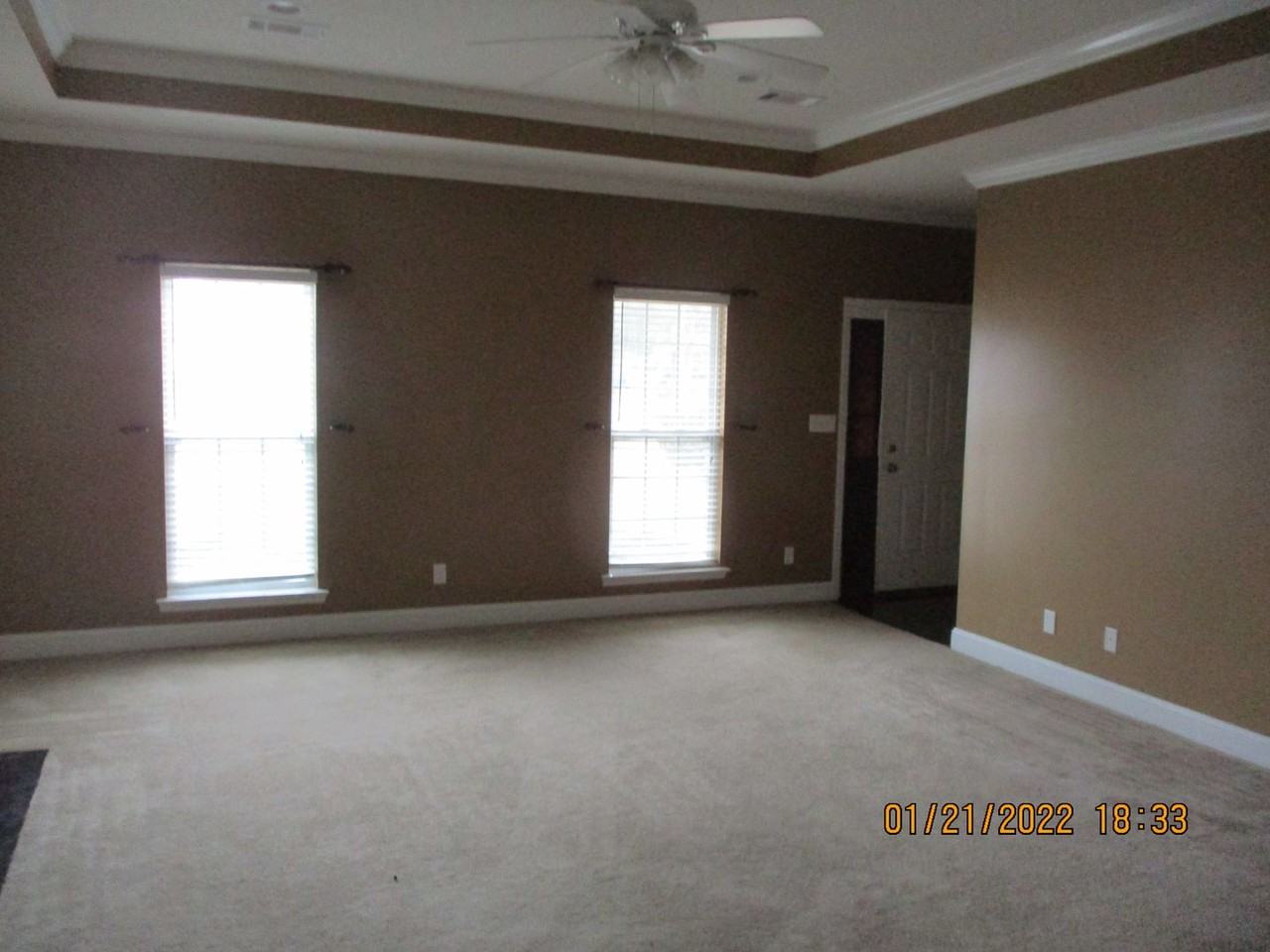 744 Shamrock Dr - Photo 3 of 9