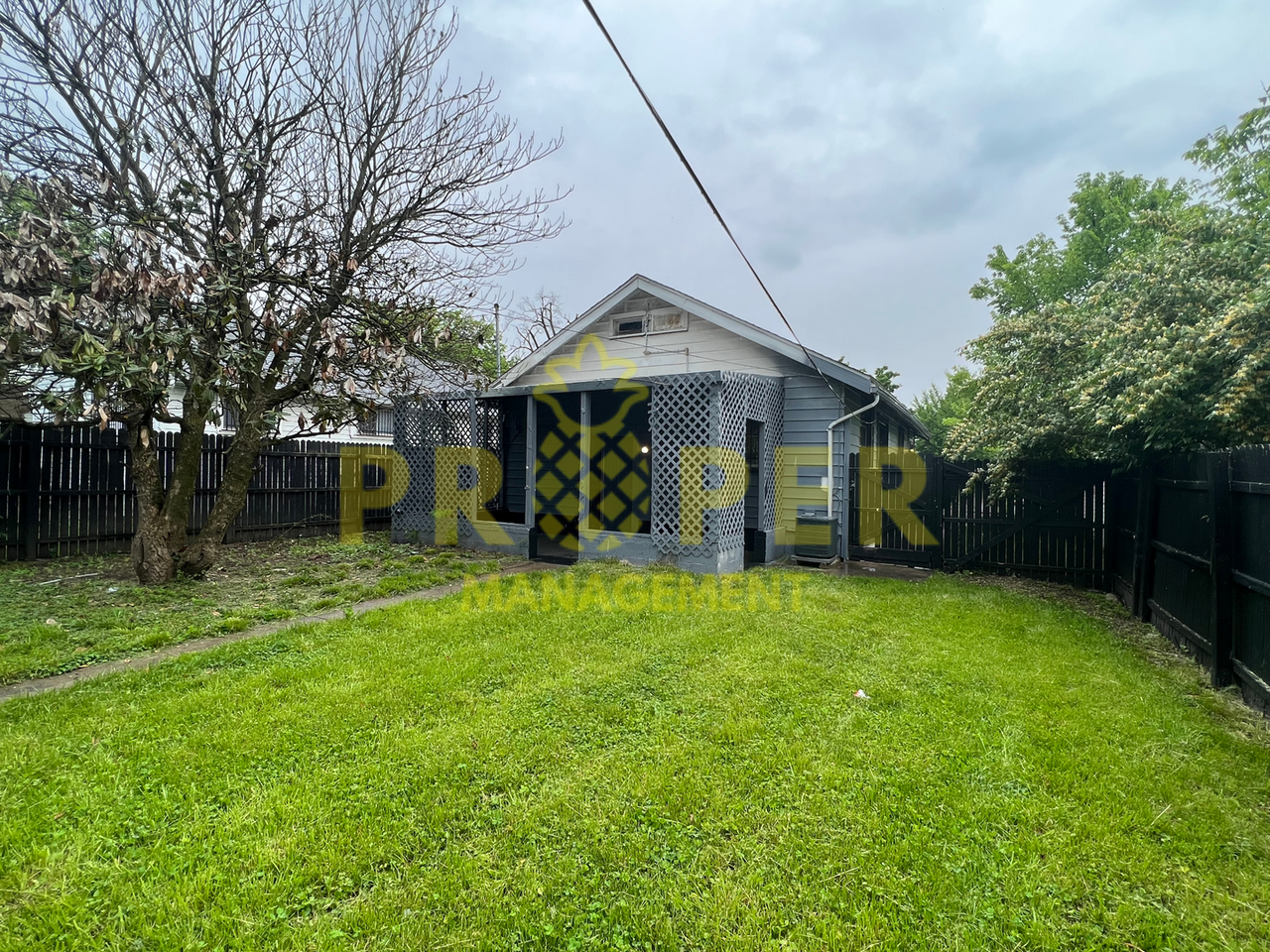 2328 Greenway St - Photo 3 of 11