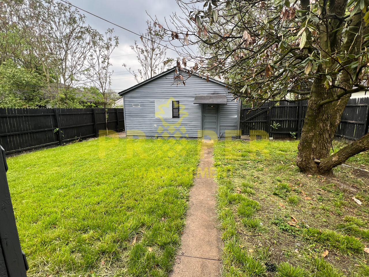 2328 Greenway St - Photo 4 of 11