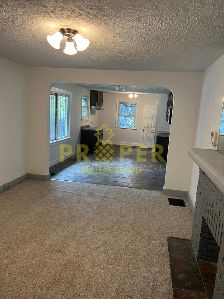 2328 Greenway St - Photo 5 of 11