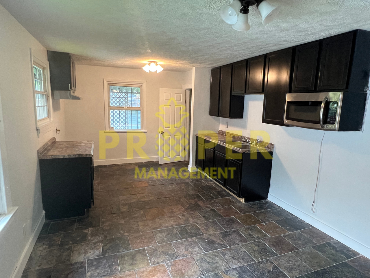 2328 Greenway St - Photo 7 of 11